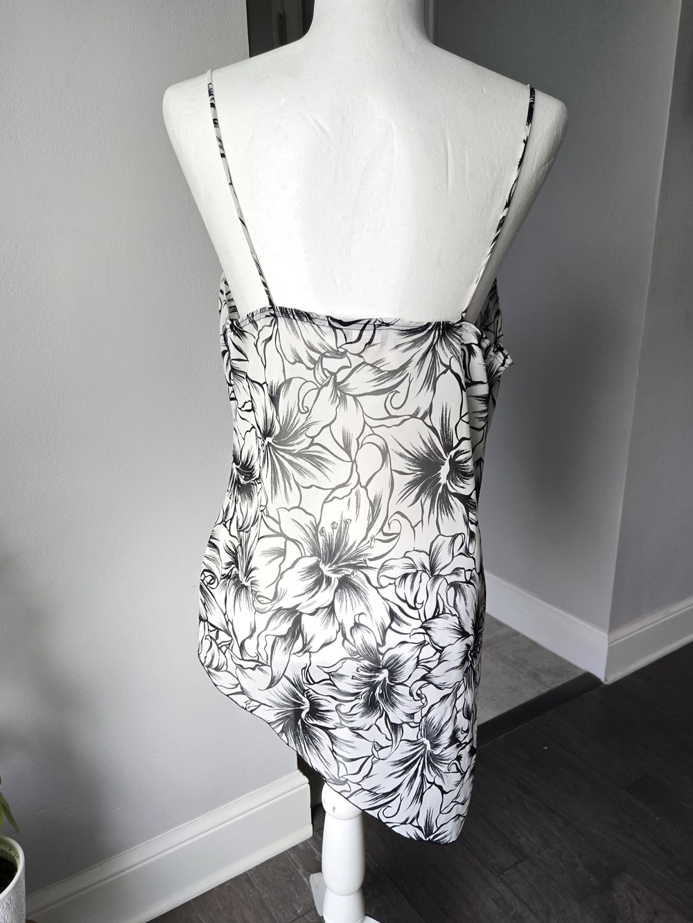 Vintage 90s/Y2K Rave Sheer Floral Cowl Neck Asymmetrical Hanky Hem Top XL - Picture 3 of 6